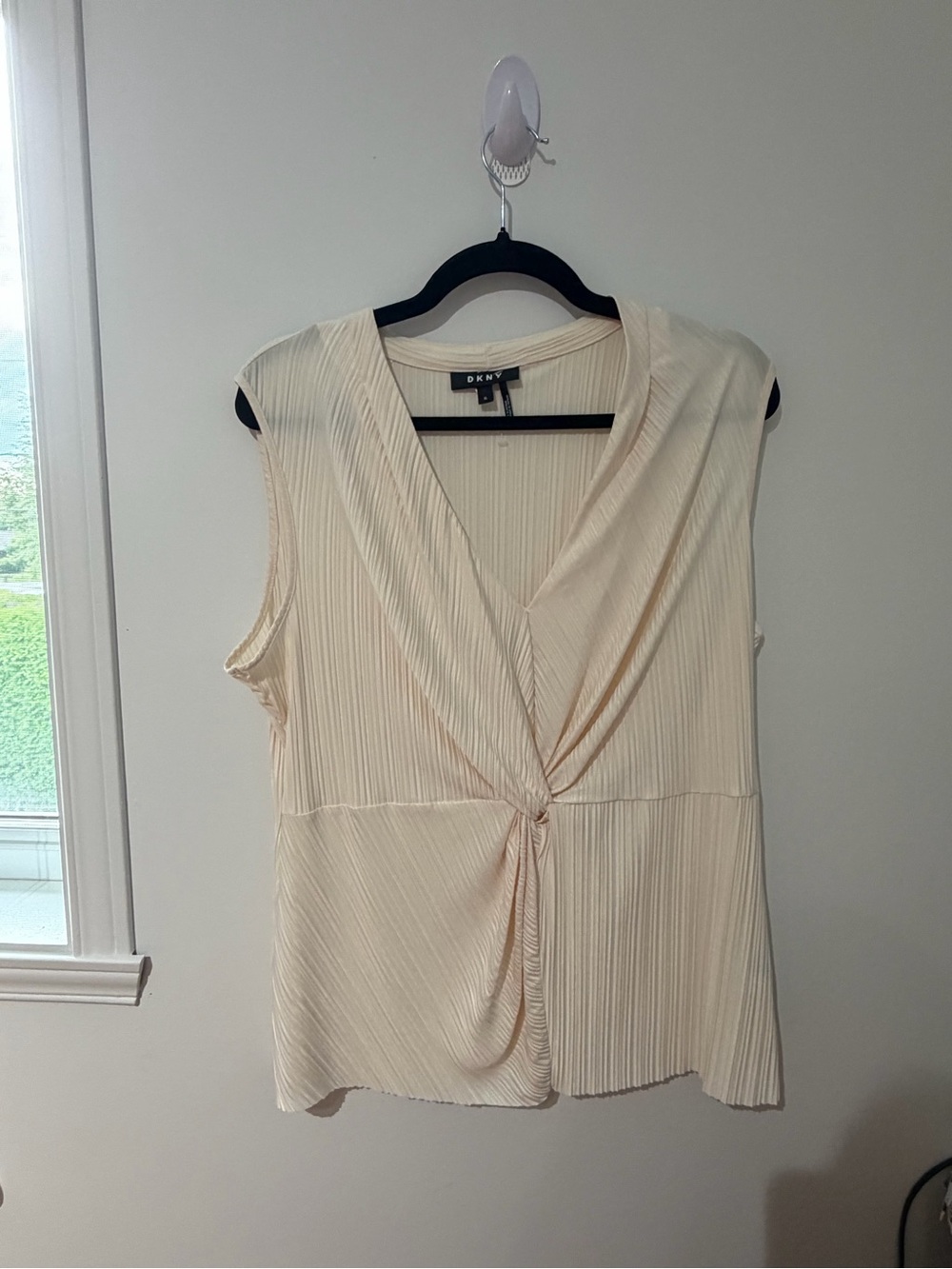 DKNY Cream Pleated Sleeveless Twist-Front Top